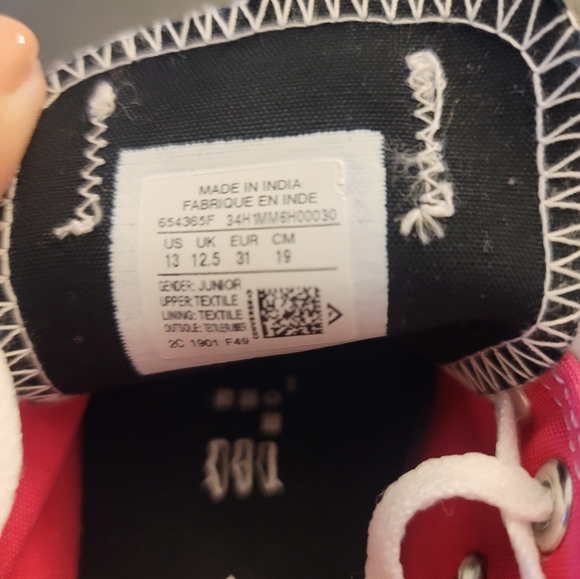 Girls Converse - Picture 3 of 4